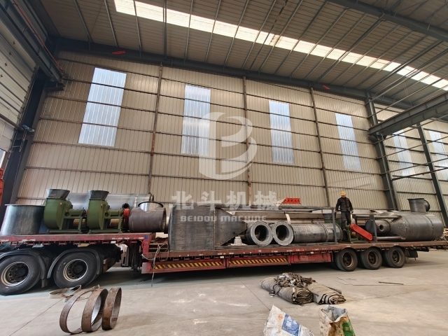 發(fā)貨在即:炭化爐配套設(shè)備有序裝車